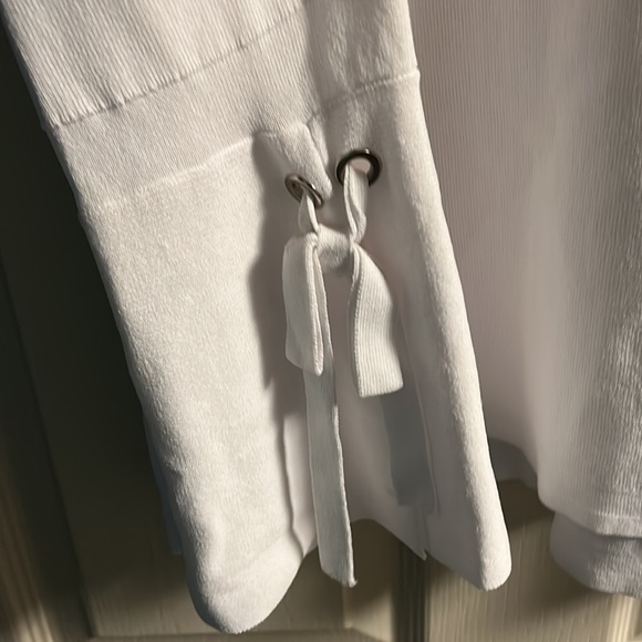 White sweater - Picture 2 of 4